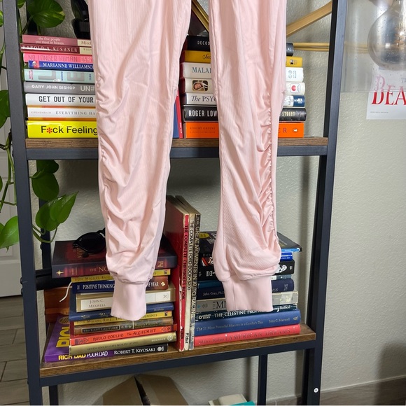 Lululemon Beyond the Studio Jogger Feather Pink- Women’s Size 4 $118 - Picture 7 of 13